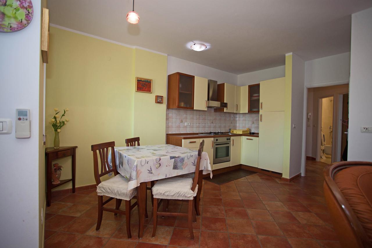 Apartment Pia Rovinj Bagian luar foto