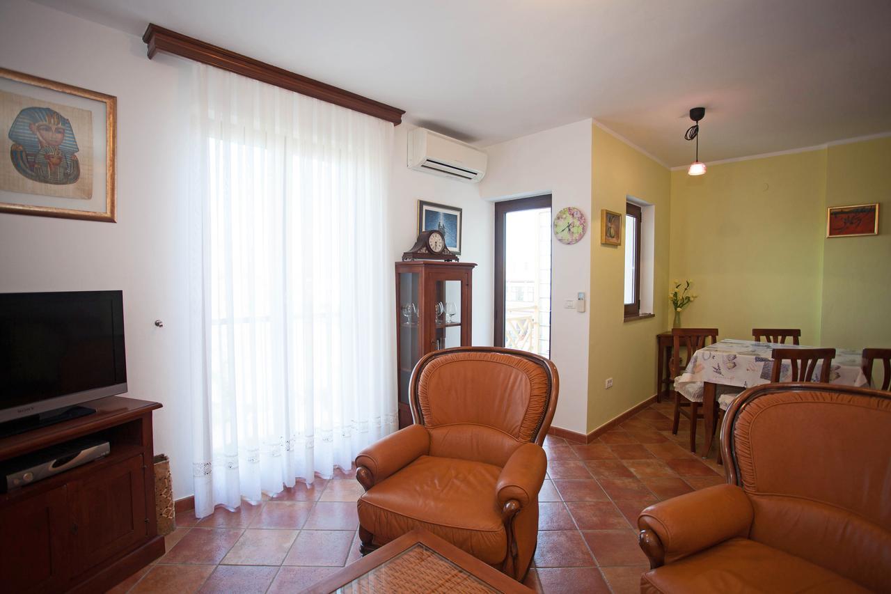 Apartment Pia Rovinj Bagian luar foto